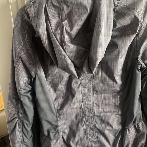 Lululemon back on track jacket in coal pig pink shale stripe sz 10 - Picture 7 of 7